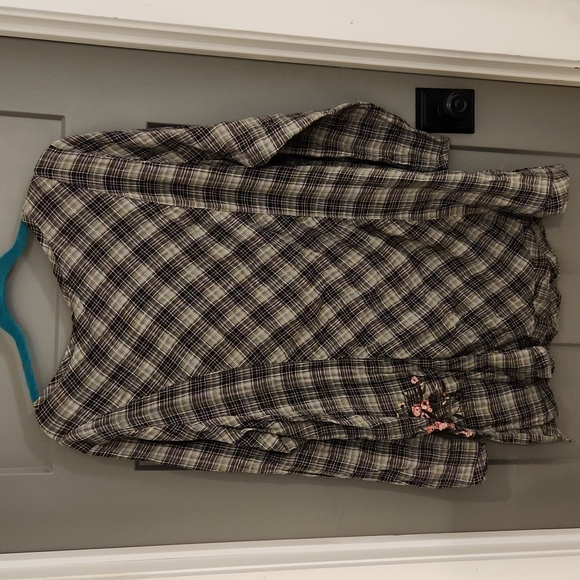 NEW EDDIE Bauer embroidered blouse. Sz 2XL NEW WITH TAGS. CLOSET CLOSING - Picture 4 of 11